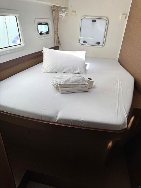 Lagoon 42