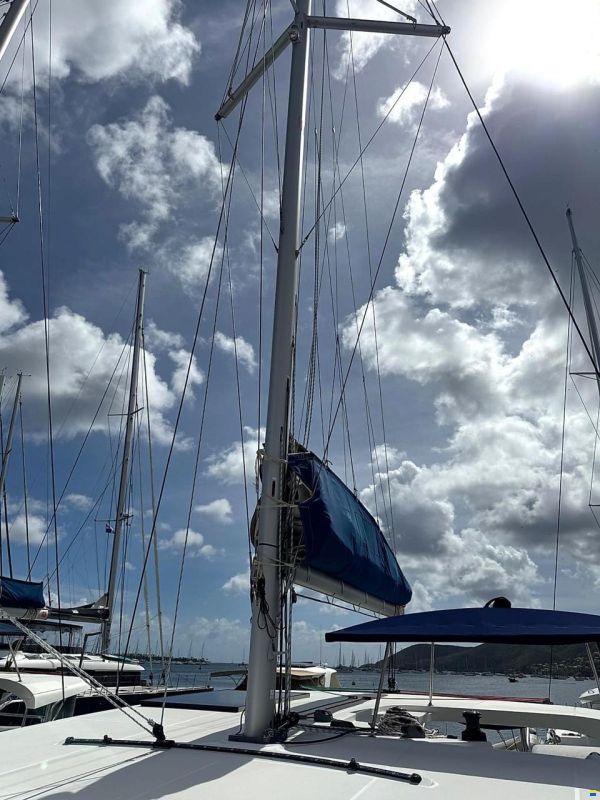Lagoon 42