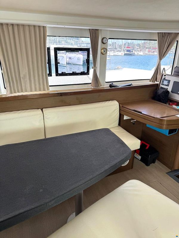 Lagoon 42