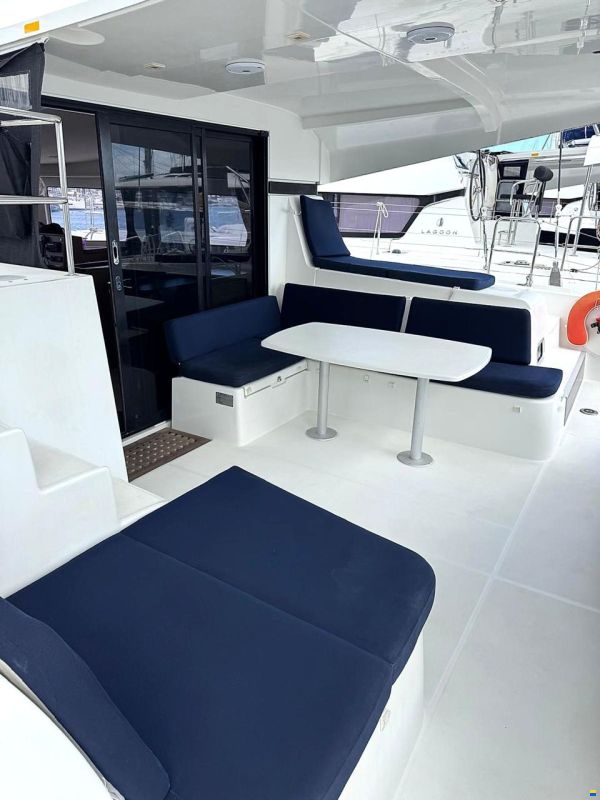 Lagoon 42