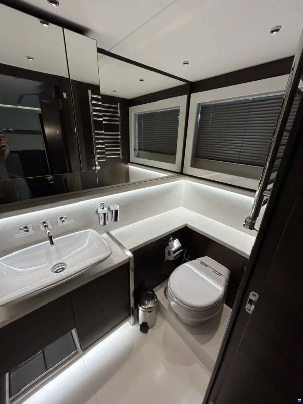 Sunseeker 65 Sport Yacht