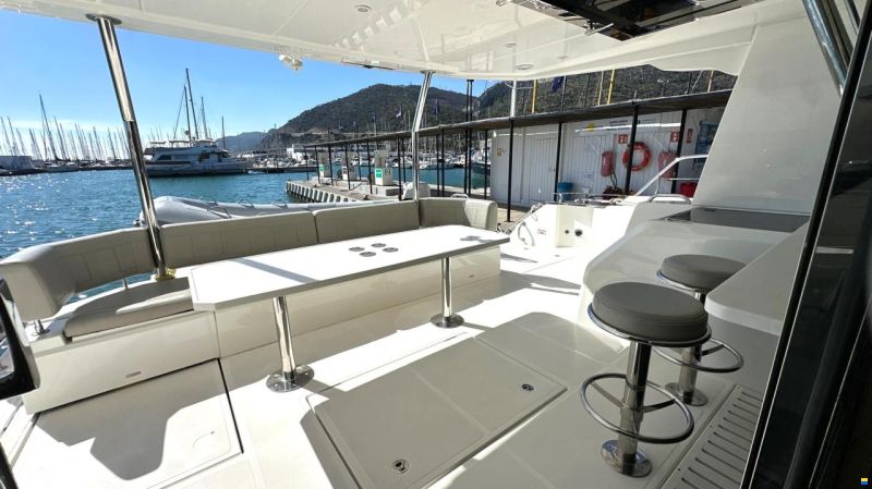 AQUILA 54 Yacht