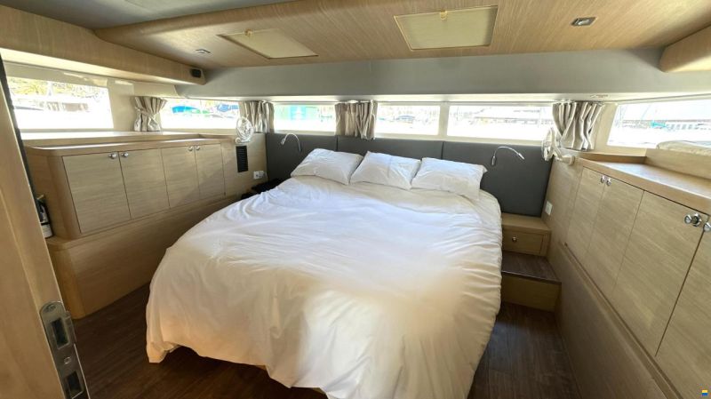 AQUILA 54 Yacht