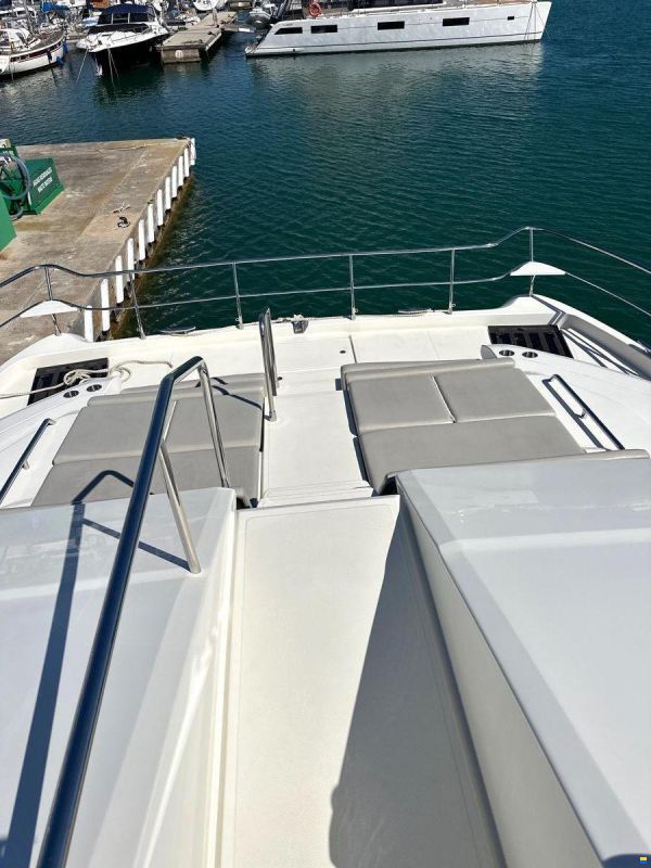 AQUILA 54 Yacht