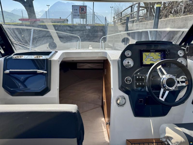 Parker 750 Cabin Cruiser