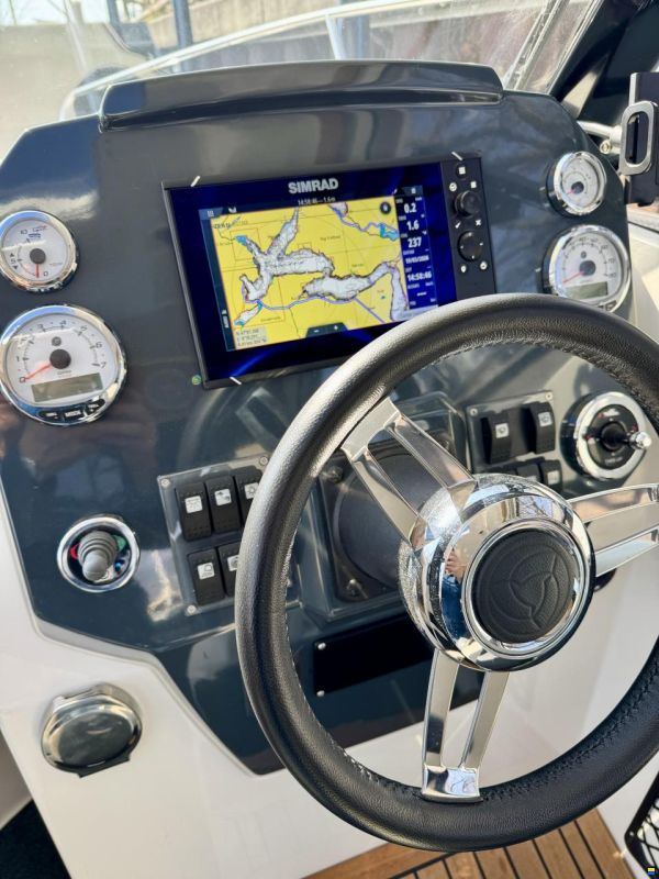 Parker 750 Cabin Cruiser