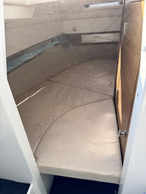 Parker 750 Cabin Cruiser