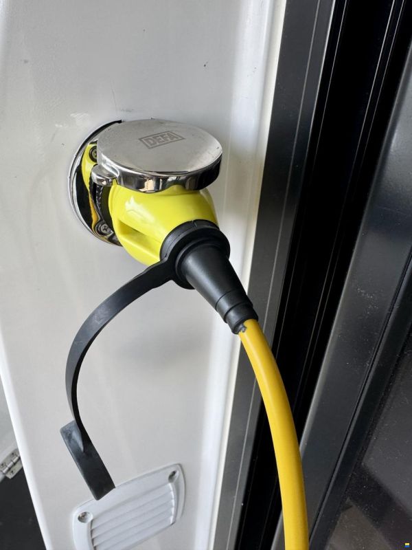 Parker 750 Cabin Cruiser