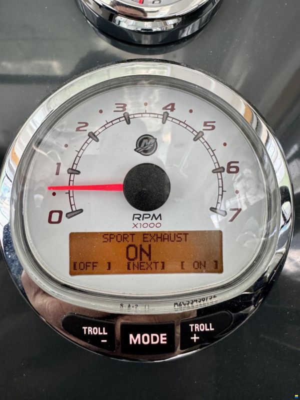 Parker 750 Cabin Cruiser