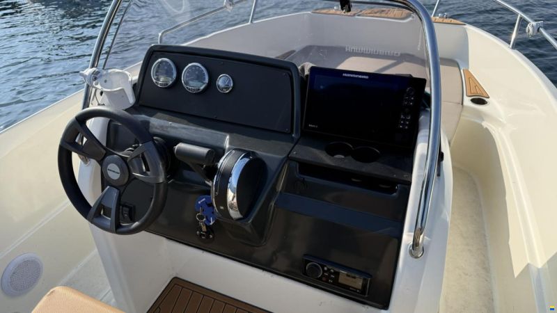 Quicksilver Activ 555 Open