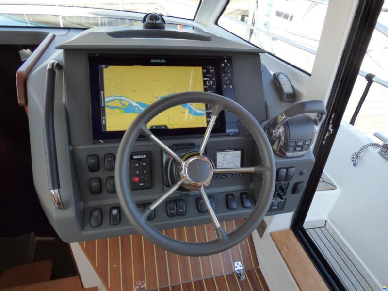 Nimbus 305 Coupe