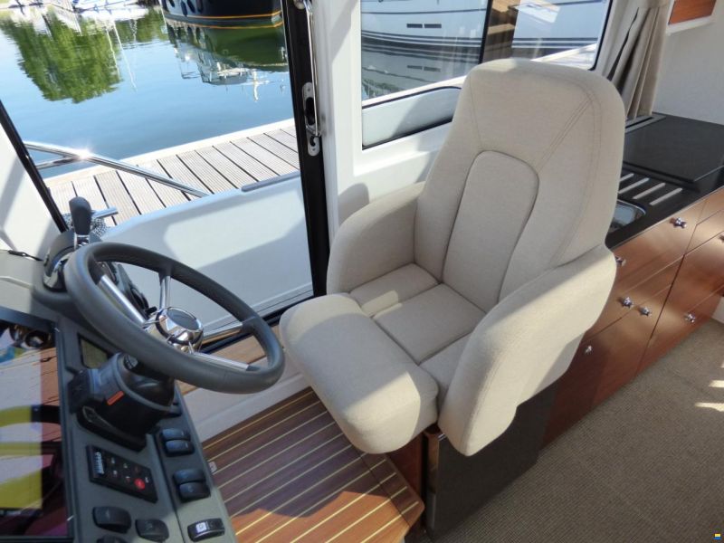Nimbus 305 Coupe