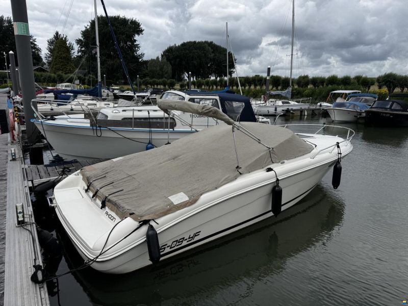 Sea Ray 230 OV signature