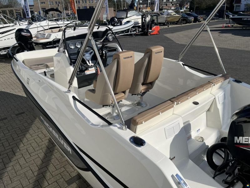 Quicksilver 555 Open