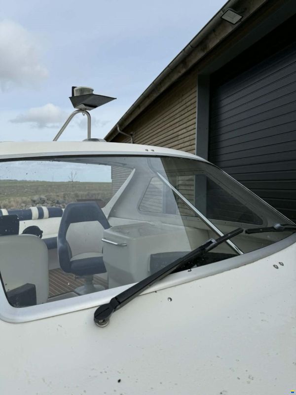 Crescent Corona 610