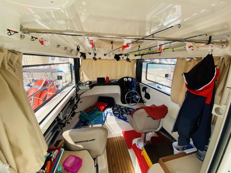 Quicksilver Capture 675 Pilothouse
