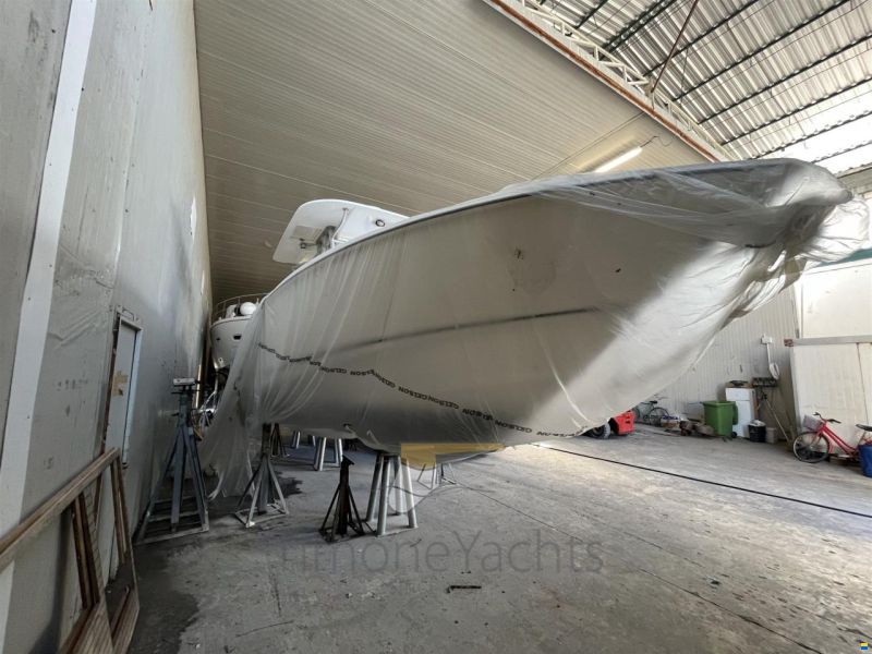 Boston Whaler OUTRAGE 320