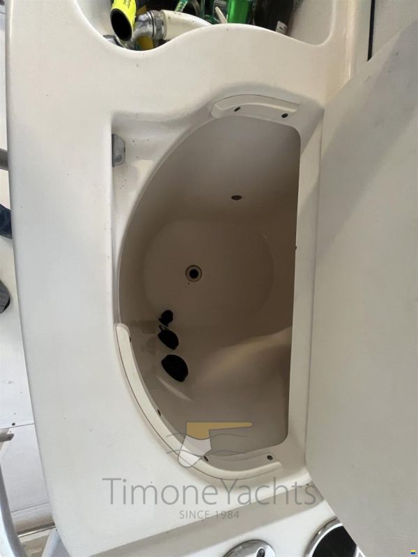 Boston Whaler OUTRAGE 320