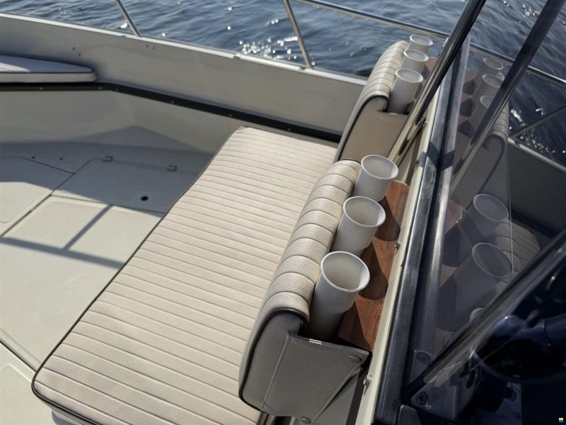 Boston Whaler OUTRAGE 25