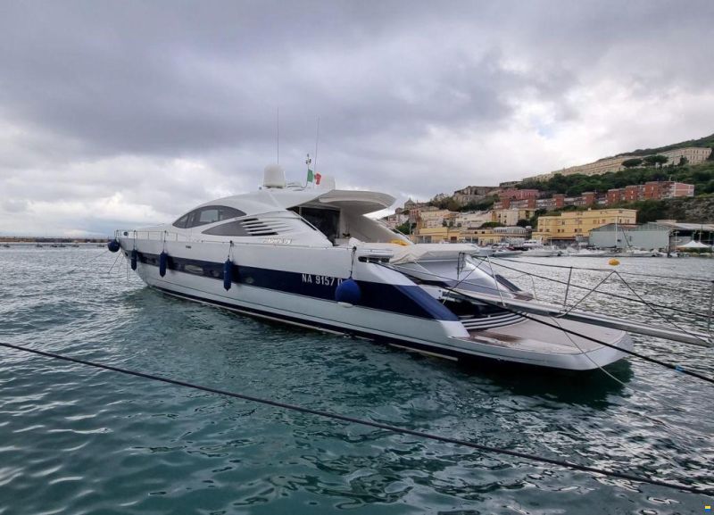 Pershing 76