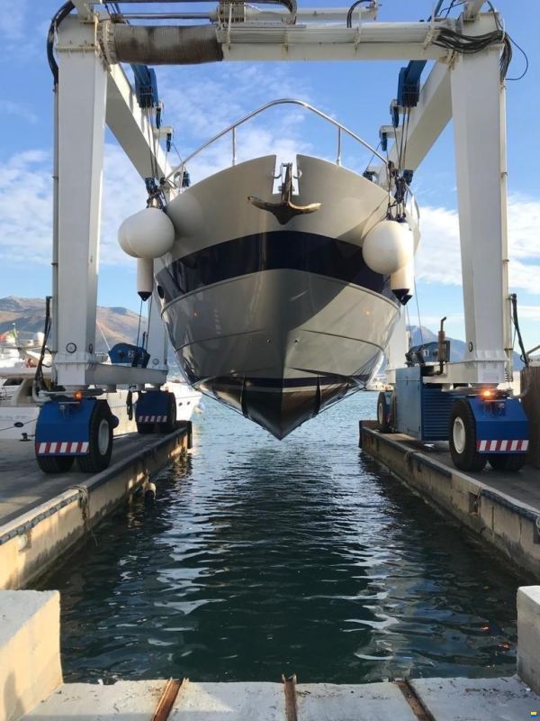 Pershing 76