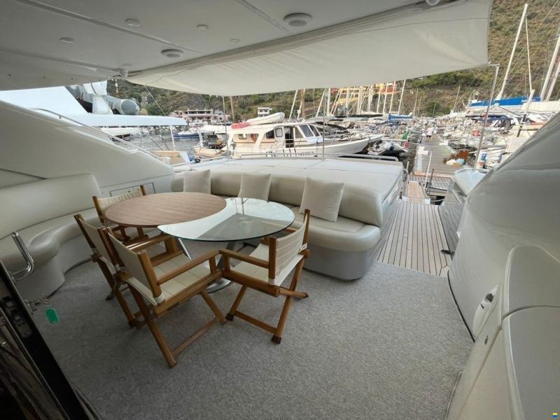Pershing 76