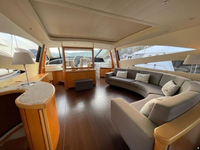 Pershing 76