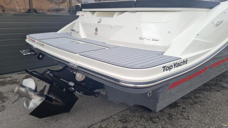 Sea Ray SPX 230 Ltd. Edition