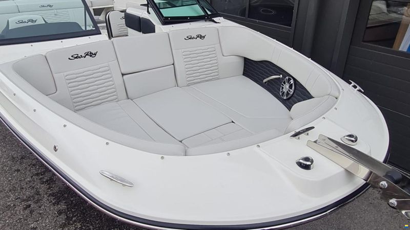 Sea Ray SPX 230 Ltd. Edition