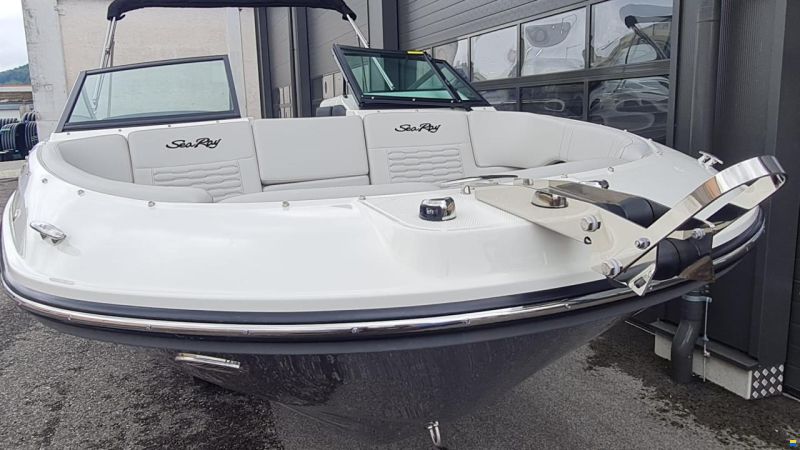 Sea Ray SPX 230 Ltd. Edition