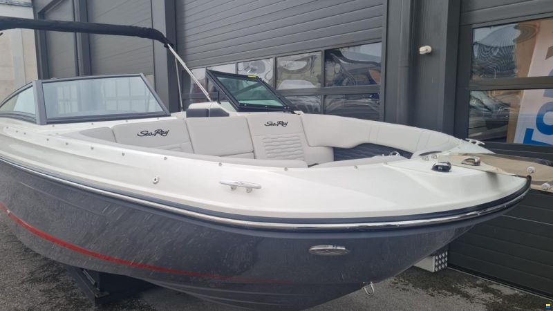 Sea Ray SPX 230 Ltd. Edition