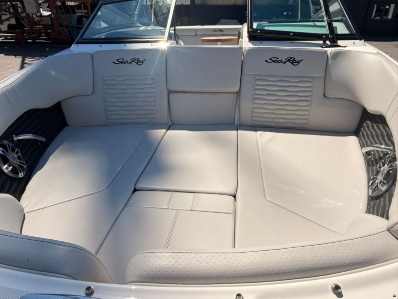 Sea Ray SPX 230 Ltd. Edition