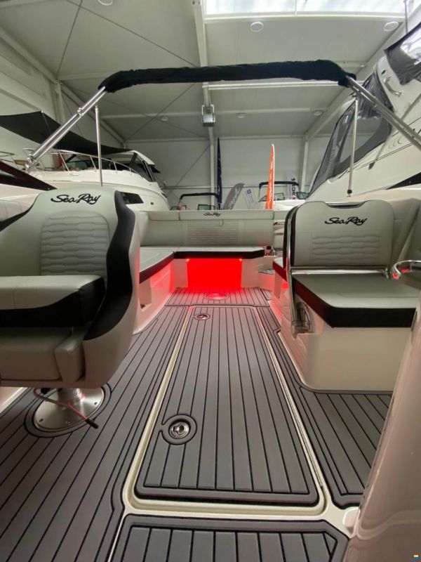 Sea Ray SPX 230 Ltd. Edition