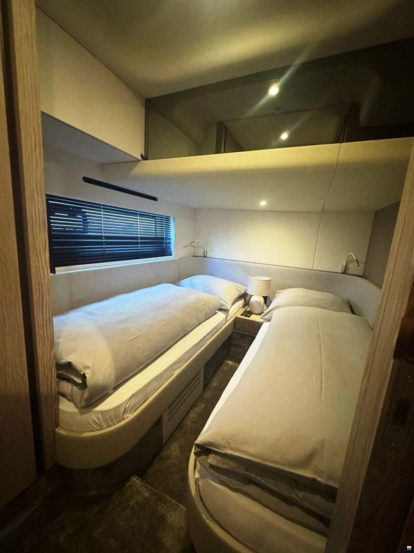 Azimut Fly 53