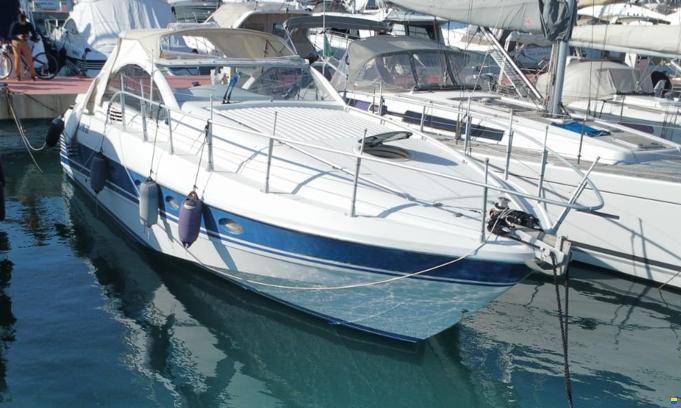 Pershing 38