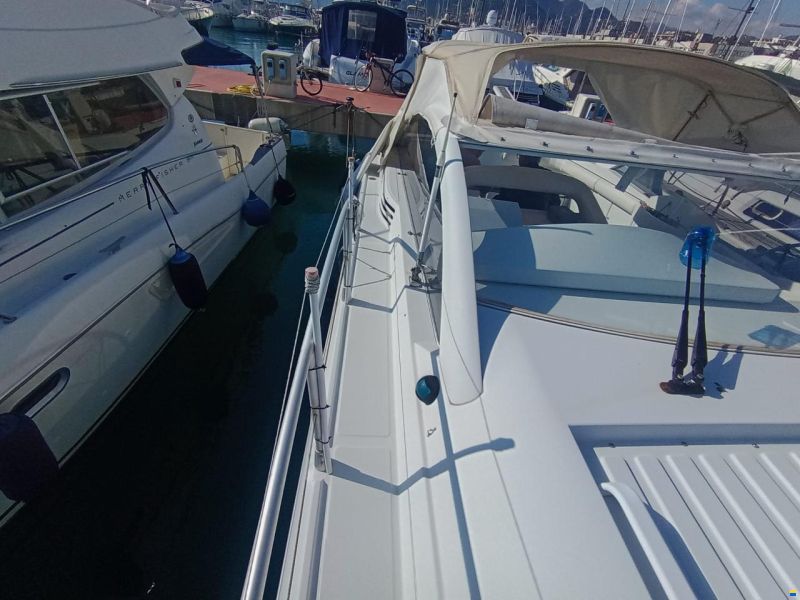 Pershing 38