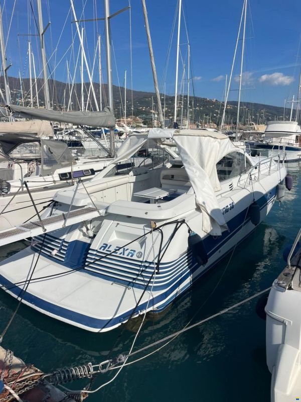 Pershing 38