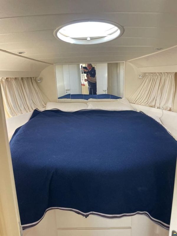 Pershing 38