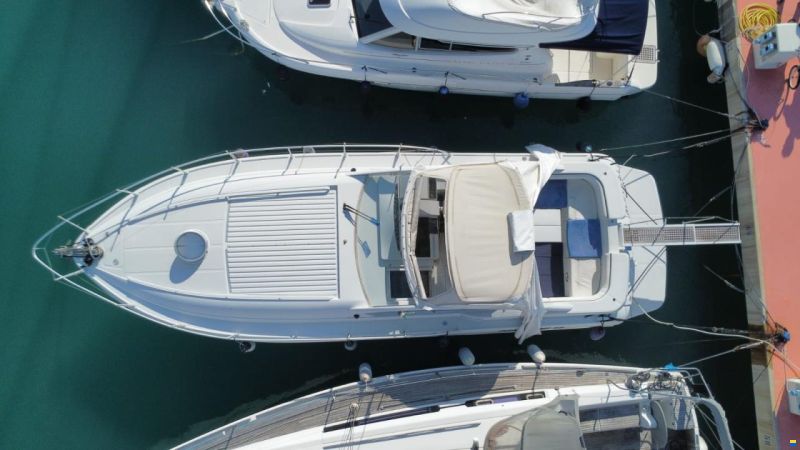 Pershing 38