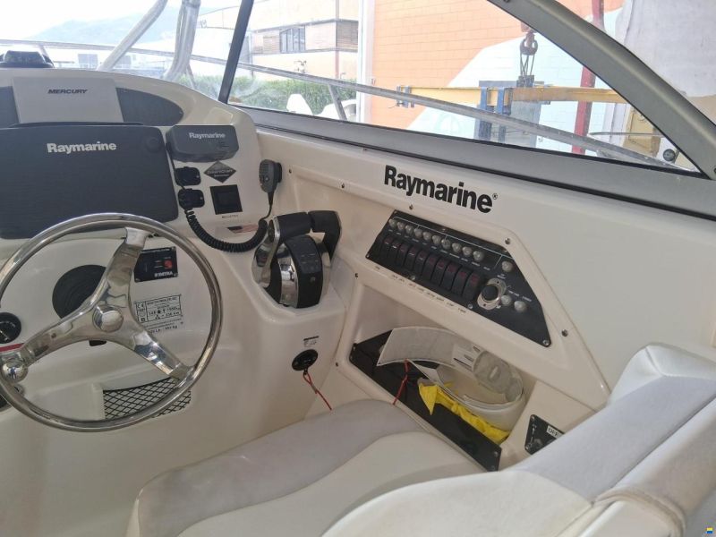 Boston Whaler 255 Conquest