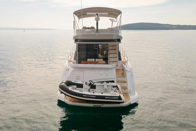 Azimut Fly 53