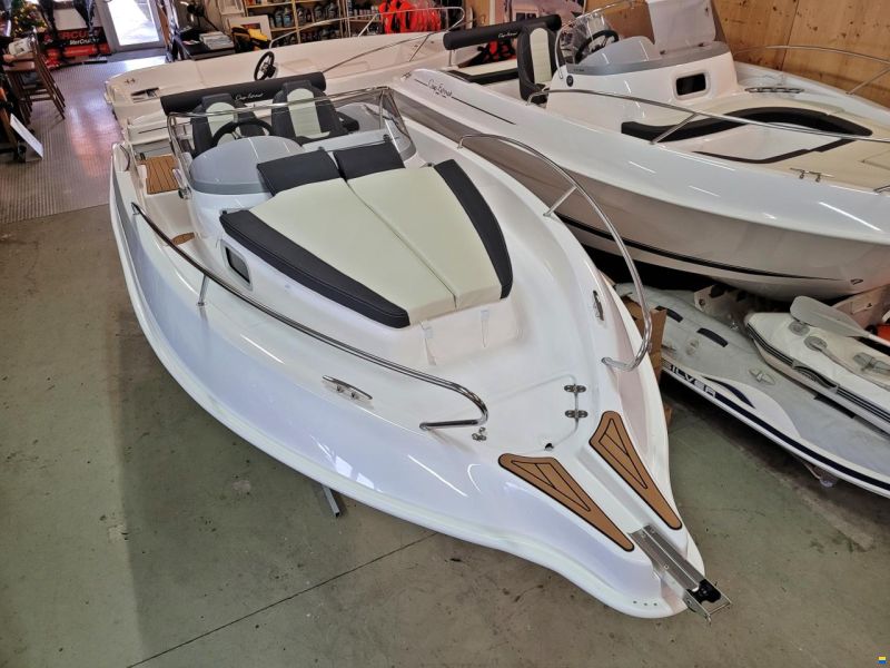 B2 Marine Cap Ferret 572 Cruiser + Mercury 115 EFI