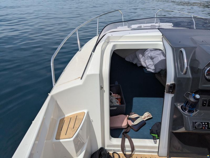 Quicksilver Activ 555 Cabin