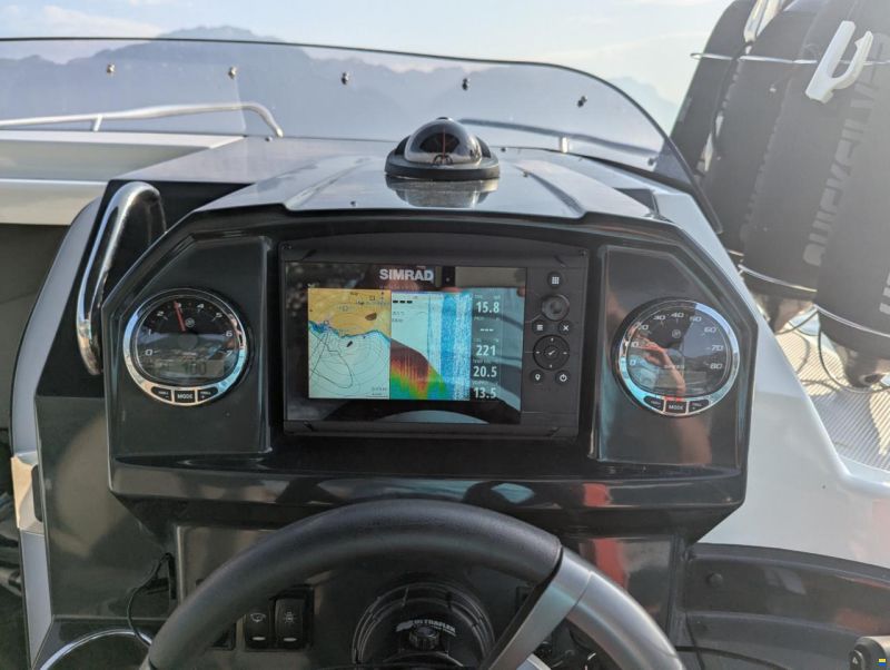 Quicksilver Activ 555 Cabin