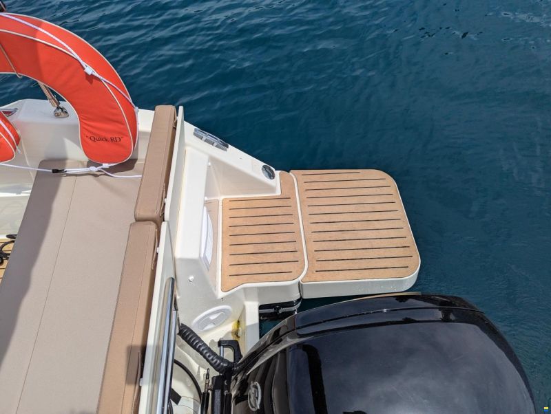 Quicksilver Activ 555 Cabin