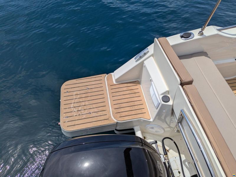 Quicksilver Activ 555 Cabin