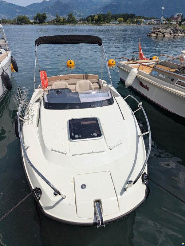 Quicksilver Activ 555 Cabin