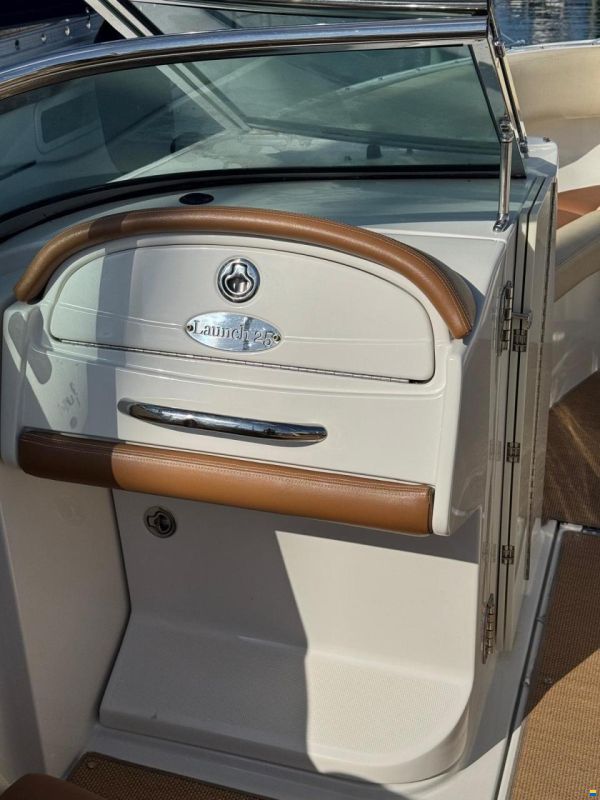 Chris Craft Launch 25 Day Cruiser