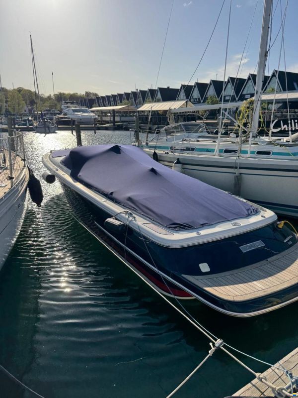 Chris Craft Launch 25 Day Cruiser