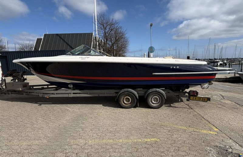 Chris Craft Launch 25 Day Cruiser
